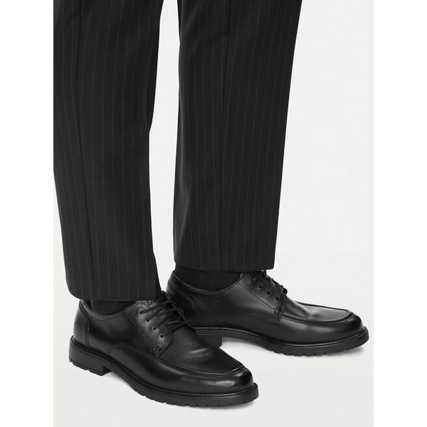 Półbuty Lasocki. Czarne eleganckie półbuty Lasocki, bez wzorów, bez obcasa, bez zapięcia. Za 249.99 zł.