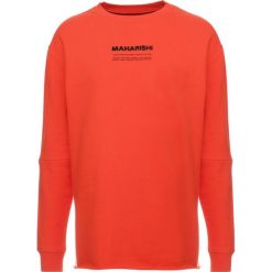 Maharishi OVERSIZED FIT Bluza blaize orange. Bluzy Maharishi. W wyprzedaży za 944.30 zł.