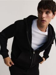Bluza z kapturem - czarny. Czarne bluzy z kapturem Reserved, l, bez wzorów, z bawełny, z kapturem. W wyprzedaży za 89.99 zł.