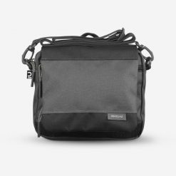 Torba z kieszeniami Forclaz Travel. Czarne torby na ramię FORCLAZ, bez wzorów, z poliesteru, na ramię, bez dodatków. Za 39.99 zł.