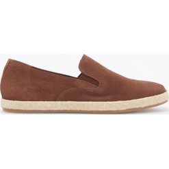 Skórzane półbuty typu slip-on - Brązowy. Eleganckie półbuty marki Reserved. Za 99.99 zł.