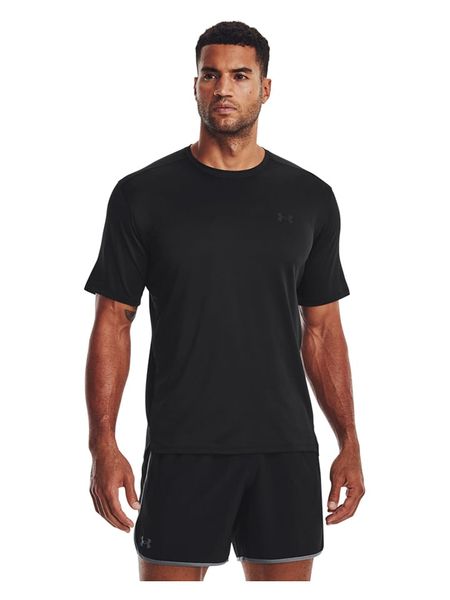Under Armour Koszulka sportowa "Tech Vent" w kolorze czarnym rozmiar: S. Czarne t-shirty sportowe Under Armour, bez wzorów, z materiału, bez ramiączek, outdoorowe. Za 91.77 zł.