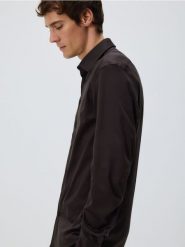 Koszula regular z bawełny egipskiej - ciemnobrązowy. Brązowe koszule Reserved, l, bez wzorów, z bawełny, bez kołnierzyka, bez ramiączek. Za 139.99 zł.