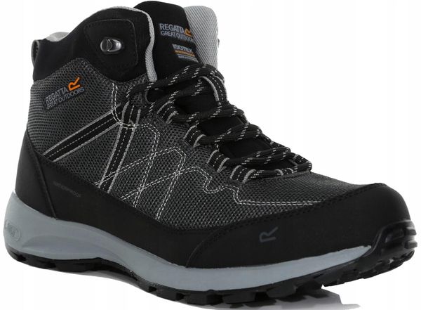 Buty trekkingowe męskie Samaris Lite. Czarne buty turystyczne Regatta, bez wzorów, z gumy, bez zapięcia, trekkingowe. Za 260.49 zł.