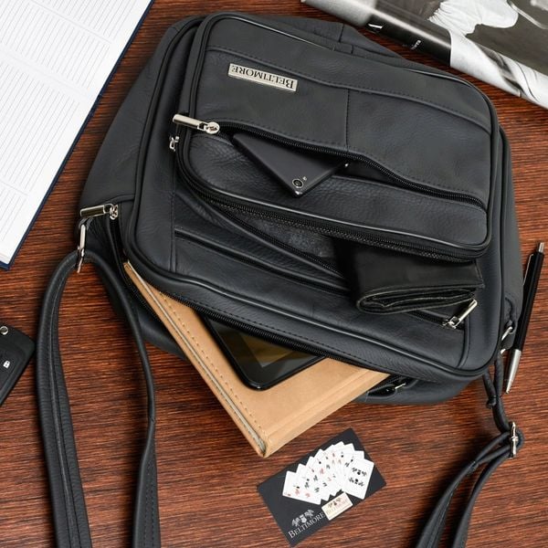 Torba męska skórzana do pracy skóra Beltimore klasyczna pojemna przez ramię. Szare torby na ramię Beltimore, bez wzorów, ze skóry, przez ramię, bez dodatków. Za 189.90 zł.