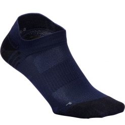 Skarpetki do chodzenia WS 500 Fresh Invisible granatowe. Niebieskie skarpety NEWFEEL, bez wzorów, z elastanu. Za 14.99 zł.