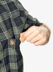 Koszula podróżnicza męska Fjallraven Ovik Travel Shirt S/S. Niebieskie koszule Fjällräven, m, bez wzorów, z materiału, bez kołnierzyka, bez ramiączek. Za 463.20 zł.