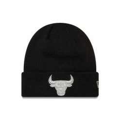 Czapka zimowa New Era NBA Chicago Bulls Metallic Black Cuff Knit Beanie 60691272. Czarne czapki zimowe New Era, bez wzorów. Za 148.35 zł.