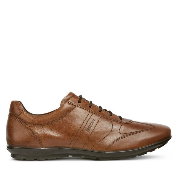 Półbuty Geox. Brązowe eleganckie półbuty Geox, bez wzorów, bez obcasa, bez zapięcia. Za 499.99 zł.