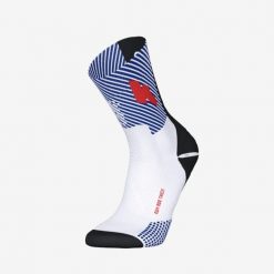 Skarpetki do biegania Kiprun Run 900 wysokie grube edycja limitowana Paris 26. Skarpety KIPRUN, bez wzorów, z dzianiny. Za 49.99 zł.