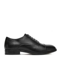 Półbuty Lasocki. Czarne eleganckie półbuty Lasocki, bez wzorów, bez obcasa, bez zapięcia. Za 249.99 zł.