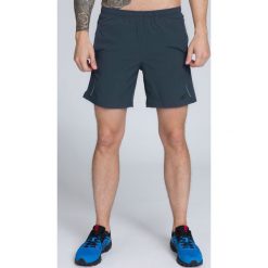 Spodenki treningowe męskie SKMF251 - ciemny szary. Krótkie spodenki sportowe marki 4F. W wyprzedaży za 59.99 zł.