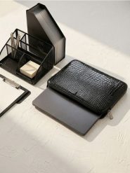 Torba na laptopa z imitacji skóry - czarny. Czarne torby na laptopa Sinsay. Za 25.99 zł.