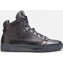 Granatowe trampki męskie. Buty sportowe casual marki Kazar. Za 569.00 zł.
