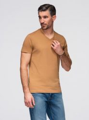 Męska klasyczna bawełniana koszulka z dekoltem w serek BASIC – brązowa V9 - Rozmiar: M. Brązowe t-shirty Ombre Clothing, m, bez wzorów, z bawełny, bez kołnierzyka, bez ramiączek. W wyprzedaży za 29.99 zł.