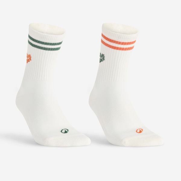 Skarpety sportowe RS300 wysokie 2 pary specjalna edycja Roland Garros. Białe skarpetki sportowe Decathlon, bez wzorów, z bawełny. Za 34.99 zł.