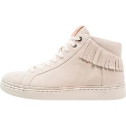 UGG BRECKEN LACE FRINGE Sneakersy wysokie white cap. Buty sportowe casual marki UGG. W wyprzedaży za 404.50 zł.