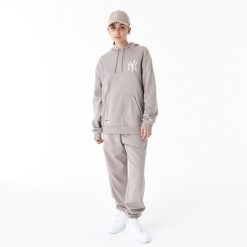 Oversizowa bluza z kapturem New York Yankees League Essential. Brązowe bluzy z kapturem New Era, xl, bez wzorów, z bawełny, z kapturem. Za 362.85 zł.
