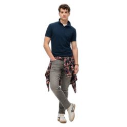 Koszulka polo z dżerseju Superdry Essential. Niebieskie koszulki polo Superdry, na lato, m, bez wzorów, z dżerseju, bez kołnierzyka, bez ramiączek. W wyprzedaży za 193.50 zł.
