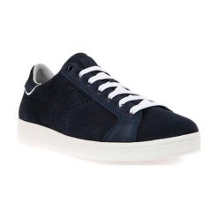 Skórzane sneakersy w kolorze granatowym. Buty sportowe casual marki Geox. W wyprzedaży za 259.95 zł.