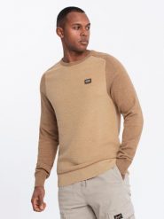 Męski bawełniany sweter z naszywką i raglanowymi rękawami – brązowy V4 OM-SWSW-0121 - XXL. Brązowe swetry nierozpinane Ombre Clothing, l, z aplikacjami, z bawełny, bez kołnierzyka, bez ramiączek. Za 125.99 zł.