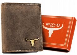 Mały, pionowy portfel męski ze skóry naturalnej - Buffalo Wild. Brązowe portfele bez wzorów, ze skóry. Za 23.00 zł.
