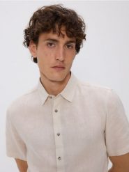 Lniana koszula slim fit - beżowy. Brązowe koszule Reserved, l, bez wzorów, z tkaniny, bez kołnierzyka, bez ramiączek. Za 159.99 zł.