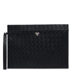 Saszetka Guess. Czarne saszetki i nerki Guess, z aplikacjami, małe, bez dodatków. Za 214.99 zł.