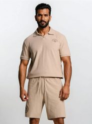 Bawełniane szorty z nadrukiem S.W.Smiley® - beżowy. Brązowe krótkie spodenki sportowe Sinsay, l, bez wzorów, z bawełny. W wyprzedaży za 29.99 zł.
