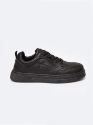 Sneakersy męskie ze skóry ekologicznej czarne RR174572 906. Czarne buty sportowe casual BIG STAR, bez wzorów, ze skóry ekologicznej, bez zapięcia. W wyprzedaży za 139.99 zł.