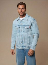 Jeansowa kurtka trucker - niebieski. Niebieskie kurtki Sinsay, l, bez wzorów, z jeansu, bez kaptura. Za 79.99 zł.