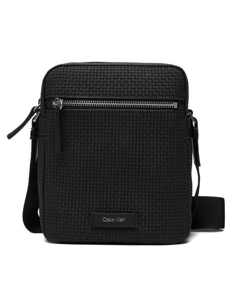 Calvin Klein Saszetka Embossed Woven Reporter LV04D3208G Czarny. Czarne saszetki i nerki CALVIN KLEIN, bez wzorów, ze skóry. Za 369.99 zł.