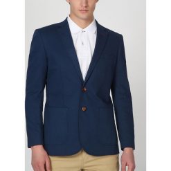 Marynarka w kolorze ciemnoniebieskim. Marynarki marki Reserved. W wyprzedaży za 299.95 zł.