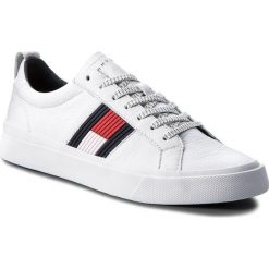 Sneakersy TOMMY HILFIGER - Flag Detail Leather Sneaker FM0FM01712 White 100. Buty sportowe casual marki Tommy Hilfiger. Za 449.00 zł.