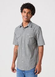 WRANGLER SS WESTERN SHIRT MĘSKA KOSZULA W KRATĘ KRATA GREEN CHECK 112350581 W5H8016174. Zielone koszule Wrangler, m, bez wzorów, bez kołnierzyka, bez ramiączek. Za 139.99 zł.