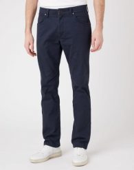 WRANGLER GREENSBORO MĘSKIE SPODNIE JEANSOWE DARK NAVY W15Q71XAE 112319943. Niebieskie spodnie materiałowe Wrangler, l, bez wzorów, z jeansu. Za 219.99 zł.
