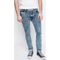 Wrangler - Jeansy Larston Glace Blue. Jeansy marki Wrangler. W wyprzedaży za 199.90 zł.