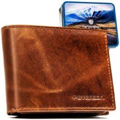 Jasnobrązowy portfel męski ze skóry naturalnej bez zapięcia zewnętrznego - Peterson. Brązowe portfele Peterson, bez wzorów, ze skóry. Za 59.99 zł.