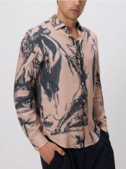 Wzorzysta koszula regular fit - różowy. Czerwone koszule Reserved, l, bez wzorów, z tkaniny, bez kołnierzyka, bez ramiączek. Za 129.99 zł.