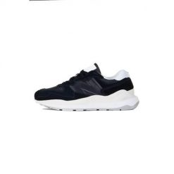 Buty do chodzenia męskie New Balance 5740. Czarne buty sportowe casual New Balance, bez wzorów, z gumy, bez zapięcia. Za 639.00 zł.