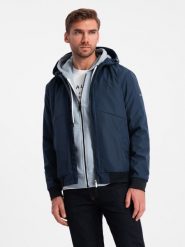 Lekka męska kurtka z kapturem i siateczkową podszewką – granatowa V1 OM-JANP-0149 - XXL. Niebieskie kurtki Ombre Clothing, l, z aplikacjami, z materiału, z kapturem. W wyprzedaży za 169.99 zł.