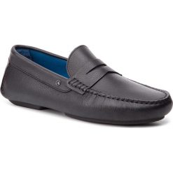 Mokasyny TOMMY HILFIGER - 2 Mb Mercedes Leather Pennybar FM0FM02243 Black 990. Czarne mokasyny Tommy Hilfiger, bez wzorów, z materiału, bez obcasa, bez zapięcia. W wyprzedaży za 389.00 zł.