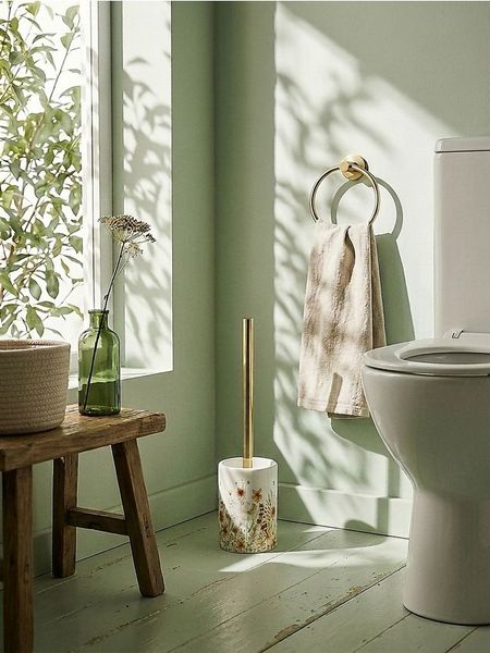 Szczotka toaletowa z motywem kwiatowym i złotą rączką - beżowy. Perfumy męskie Sinsay. Za 29.99 zł.