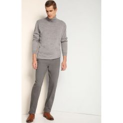 SPODNIE DŁUGIE MĘSKIE KLASYCZNE. Eleganckie spodnie marki TOP SECRET. W wyprzedaży za 49.99 zł.