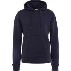 Filippa K Bluza z kapturem navy. Bluzy marki Filippa K, m, z bawełny, z kapturem. W wyprzedaży za 503.40 zł.