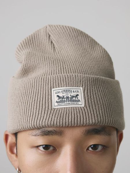 Levi's Czapka beanie w kolorze szarobrązowym rozmiar: onesize. Brązowe czapki zimowe Levi's®, bez wzorów, z bawełny. Za 80.89 zł.
