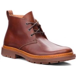 Trzewiki CLARKS - Trace Flare 261282767 Mahogany Leather. Botki sznurowane marki Clarks. W wyprzedaży za 409.00 zł.