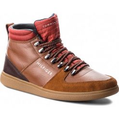 Trzewiki TOMMY HILFIGER - Core Hiking Inspired FM0FM01836 Cognac 606. Botki sznurowane marki Tommy Hilfiger. W wyprzedaży za 329.00 zł.