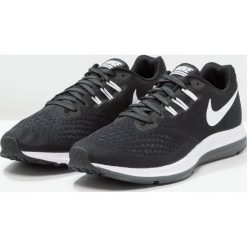 Nike Performance ZOOM WINFLO 4 Obuwie do biegania treningowe black/white/dark grey. Buty do biegania marki Nike Performance. W wyprzedaży za 356.15 zł.