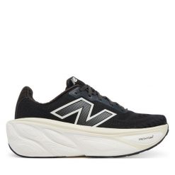 Buty do biegania New Balance. Czarne buty do biegania New Balance, bez wzorów, bez zapięcia, do biegania. Za 749.99 zł.